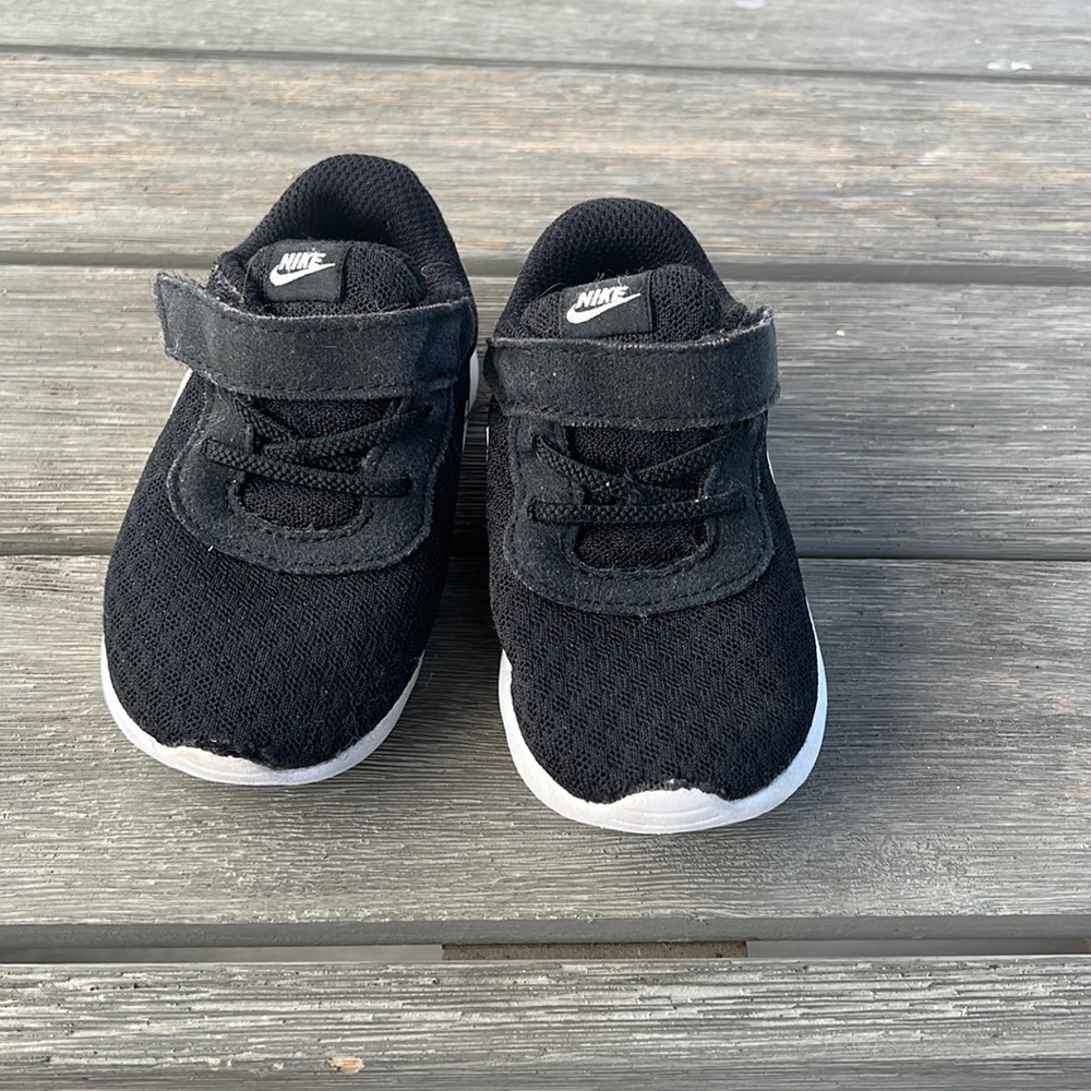 GUC Nike sneakers! Size 5C